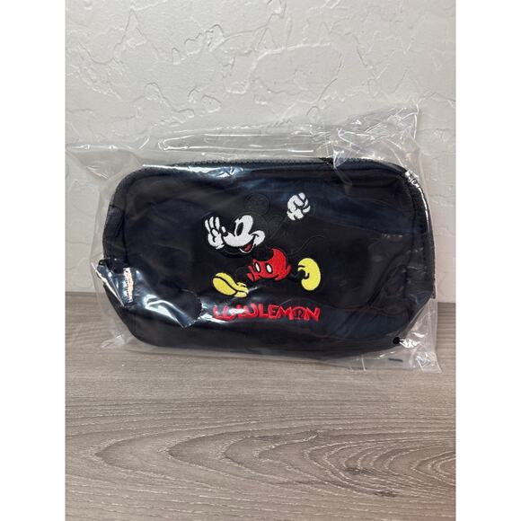 Disney x lululemon Everywhere Belt Bag Long Strap 1L Mickey in Motion NEW w Tags - Picture 4 of 4